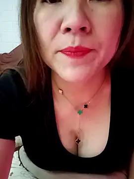 Snapshot of Lily-ross22 chatting on February 12, 2026, 1:06 pm Lily-ross22 online show from February 12, 2026, 1:06 pm