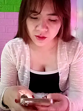 Snapshot of Lily-ross22 chatting on February 21, 2026, 2:45 am Lily-ross22 online show from February 21, 2026, 2:45 am