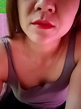 Snapshot of Lily-ross22 chatting on March 4, 2026, 2:28 am Lily-ross22 online show from March 4, 2026, 2:28 am