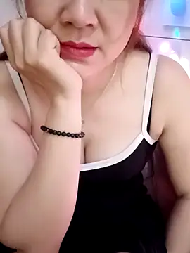 Snapshot of Lily-ross22 chatting on March 20, 2026, 3:28 pm Lily-ross22 online show from March 20, 2026, 3:28 pm