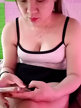 Snapshot of Lily-ross22 chatting on March 23, 2026, 5:22 am Lily-ross22 online show from March 23, 2026, 5:22 am