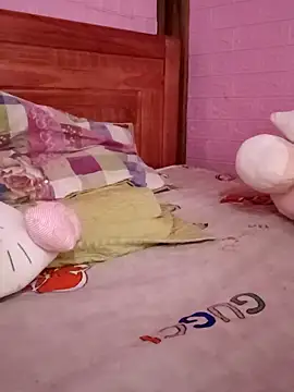 Snapshot of Lily-ross22 chatting on April 7, 2026, 5:41 am Lily-ross22 online show from April 7, 2026, 5:41 am