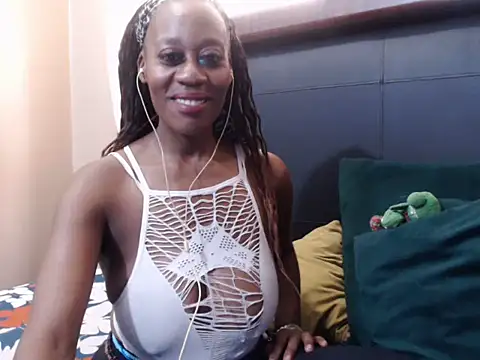 Snapshot of sweetcandyx24 chatting on January 17, 2026, 12:32 pm sweetcandyx24 online show from January 17, 2026, 12:32 pm