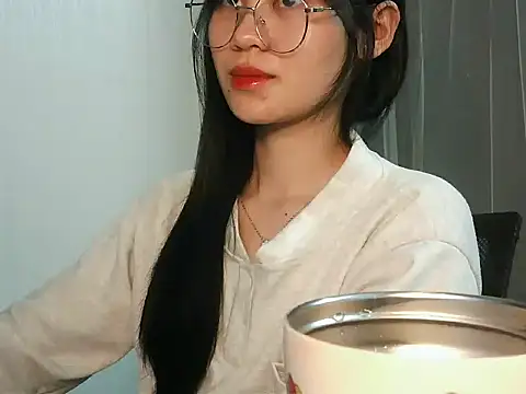 Snapshot of Nunaa18 chatting on February 4, 2026, 6:14 pm Nunaa18 online show from February 4, 2026, 6:14 pm