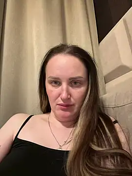 Snapshot of TomilaSi chatting on April 18, 2026, 8:09 pm TomilaSi online show from April 18, 2026, 8:09 pm