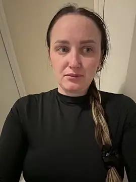 Snapshot of TomilaSi chatting on May 18, 2026, 11:54 pm TomilaSi online show from May 18, 2026, 11:54 pm