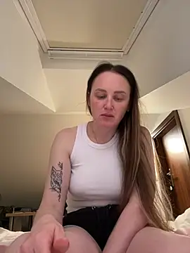 Snapshot of TomilaSi chatting on June 9, 2026, 6:52 pm TomilaSi online show from June 9, 2026, 6:52 pm