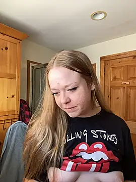 Snapshot of SmirkFans chatting on February 8, 2026, 8:34 pm SmirkFans online show from February 8, 2026, 8:34 pm