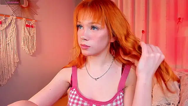 Snapshot of SunRisee_ chatting on February 14, 2026, 4:48 pm SunRisee online show from February 14, 2026, 4:48 pm