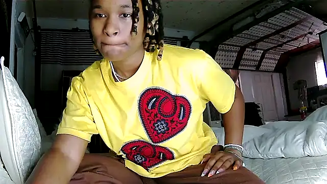 Snapshot of JuicyEbonyGoddess chatting on April 21, 2026, 12:22 pm JuicyEbonyGoddess online show from April 21, 2026, 12:22 pm