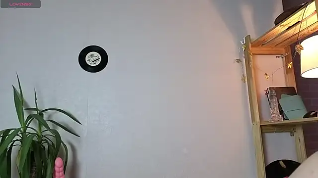 Snapshot of Me1inMonro chatting on November 27, 2025, 5:42 am Me1inMonro online show from November 27, 2025, 5:42 am