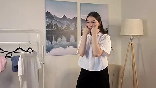 VannessaUpadhyaya online show from November 25, 2025, 8:36 am