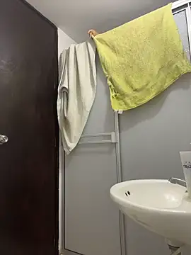 Snapshot of Miia_moonn chatting on December 14, 2025, 11:15 am Miia moonn online show from December 14, 2025, 11:15 am