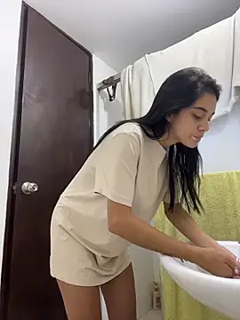 Snapshot of Miia_moonn chatting on December 15, 2025, 11:36 am Miia moonn online show from December 15, 2025, 11:36 am