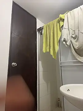 Snapshot of Miia_moonn chatting on December 18, 2025, 11:05 am Miia moonn online show from December 18, 2025, 11:05 am