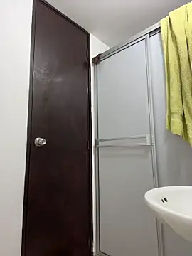 Snapshot of Miia_moonn chatting on December 19, 2025, 11:17 am Miia moonn online show from December 19, 2025, 11:17 am