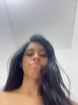 Snapshot of Miia_moonn chatting on December 21, 2025, 11:28 am Miia moonn online show from December 21, 2025, 11:28 am