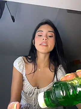 Snapshot of Miia_moonn chatting on February 9, 2026, 12:36 am Miia moonn online show from February 9, 2026, 12:36 am