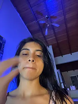 Snapshot of Miia_moonn chatting on April 2, 2026, 2:20 am Miia moonn online show from April 2, 2026, 2:20 am