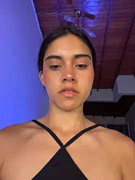 Snapshot of Miia_moonn chatting on April 3, 2026, 2:42 am Miia moonn online show from April 3, 2026, 2:42 am