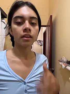 Snapshot of Miia_moonn chatting on April 5, 2026, 2:58 pm Miia moonn online show from April 5, 2026, 2:58 pm