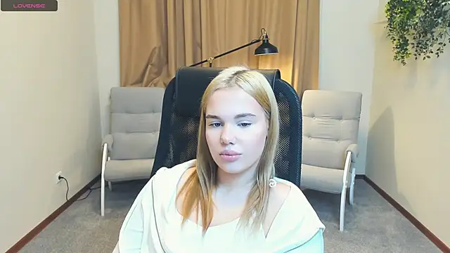 CorrineSchrodt online show from November 25, 2025, 12:49 pm