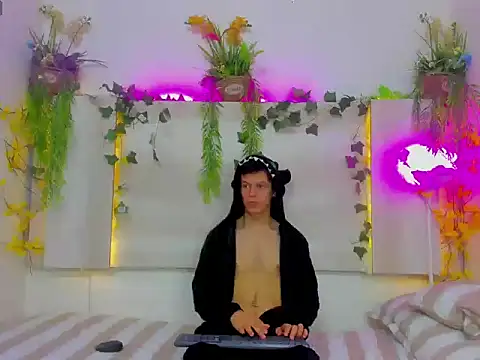 Snapshot of AngelSlimm chatting on November 28, 2025, 5:10 am AngelSlimm online show from November 28, 2025, 5:10 am