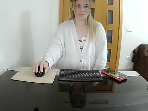 Adelyxveex online show from December 3, 2025, 11:58 pm