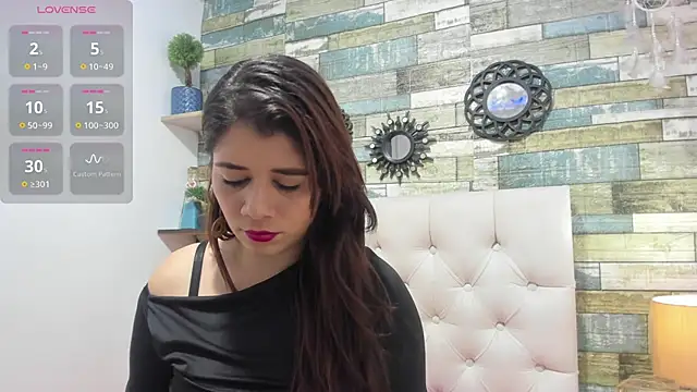 EmilyCambell online show from November 28, 2025, 6:43 pm