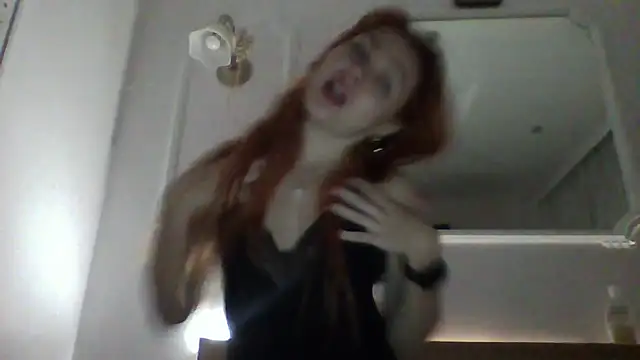 Snapshot of redfoxLaya chatting on November 25, 2025, 9:37 pm redfoxLaya online show from November 25, 2025, 9:37 pm