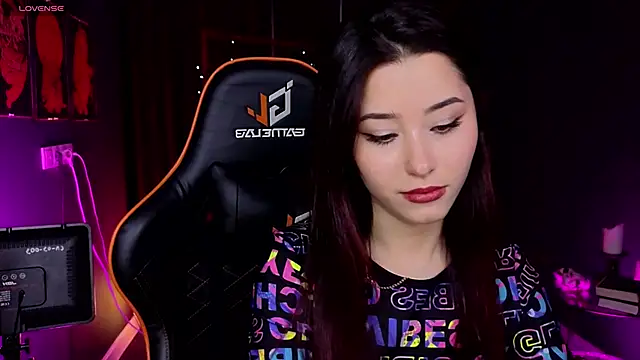 Snapshot of RedMidnight chatting on November 25, 2025, 9:04 pm RedMidnight online show from November 25, 2025, 9:04 pm