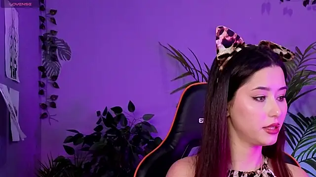 Snapshot of RedMidnight chatting on November 26, 2025, 8:21 pm RedMidnight online show from November 26, 2025, 8:21 pm