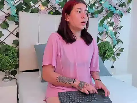 Snapshot of CharlotteBlossom chatting on November 29, 2025, 8:01 pm CharlotteBlossom online show from November 29, 2025, 8:01 pm