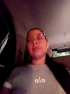 Snapshot of KarelysAC chatting on November 26, 2025, 12:44 am KarelysAC online show from November 26, 2025, 12:44 am