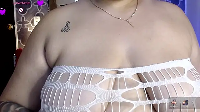 AdeleCruzz online show from December 18, 2025, 10:27 pm