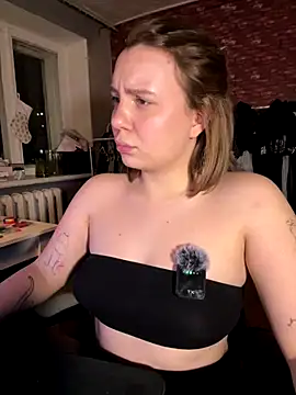 Annahylio online show from November 30, 2025, 6:23 pm