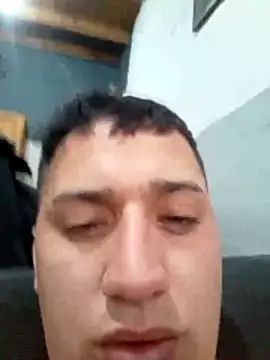 Alvarezz0202 online show from May 22, 2026, 6:02 pm