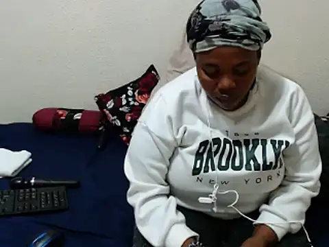 KittyPussyZA online show from May 5, 2026, 11:18 am