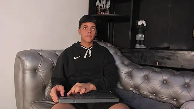 Isaac Collins  online show from November 29, 2025, 8:45 pm