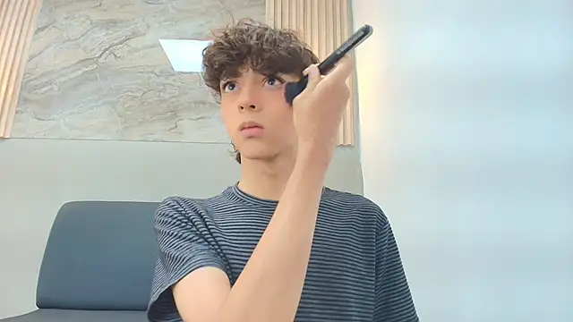 CRISS ALLEN1 online show from December 15, 2025, 1:15 pm