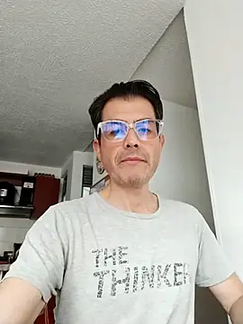 Fuegosutil online show from November 30, 2025, 7:40 pm