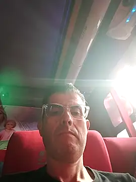 Fuegosutil online show from December 13, 2025, 7:53 pm