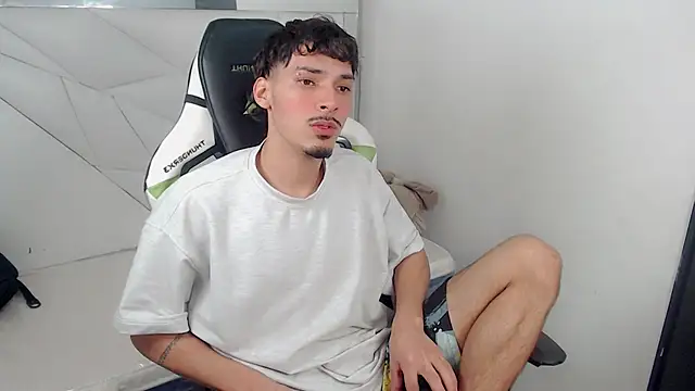 Snapshot of Yankeee_ chatting on November 26, 2025, 4:13 am Yankeee online show from November 26, 2025, 4:13 am