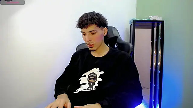 Snapshot of Yankeee_ chatting on November 30, 2025, 5:00 am Yankeee online show from November 30, 2025, 5:00 am