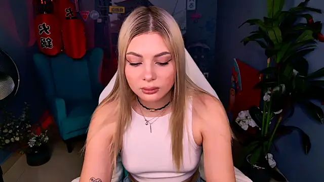 HyileyClark online show from March 15, 2026, 11:16 am