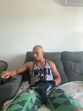 Russo41rj online show from December 22, 2025, 2:58 pm