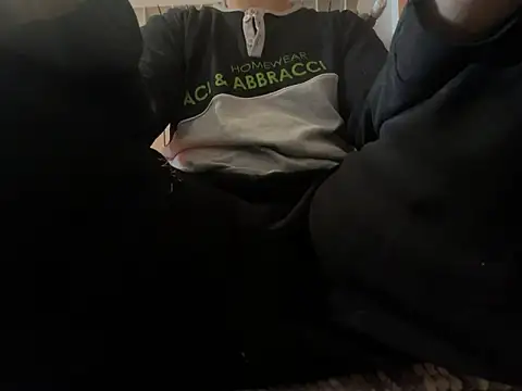 Snapshot of erdestruttor18 chatting on December 1, 2025, 10:31 am erdestruttor18 online show from December 1, 2025, 10:31 am