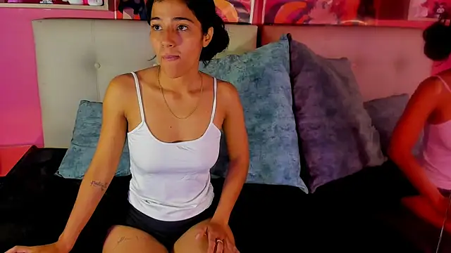 Snapshot of peachrouge chatting on February 3, 2026, 2:33 pm peachrouge online show from February 3, 2026, 2:33 pm