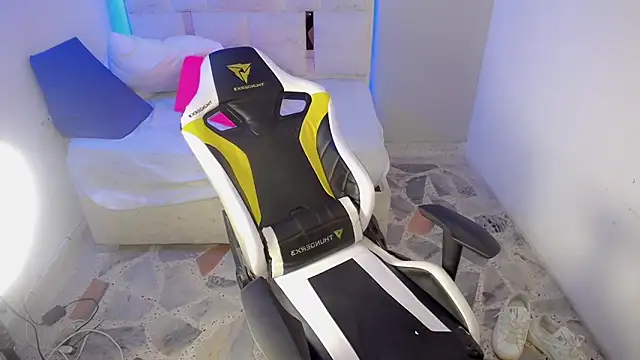 Snapshot of d_moneyy_ chatting on January 14, 2026, 9:37 am d moneyy online show from January 14, 2026, 9:37 am