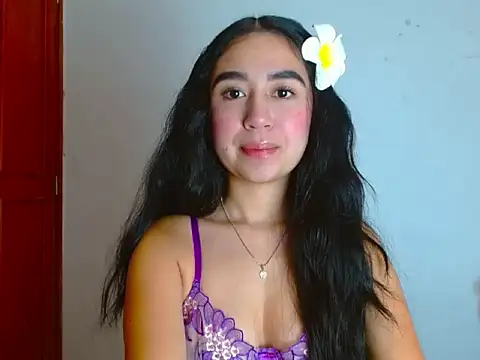 SiennaLorens online show from March 4, 2026, 9:26 am